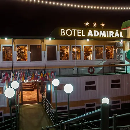 Úszó hotel Admiral 3*