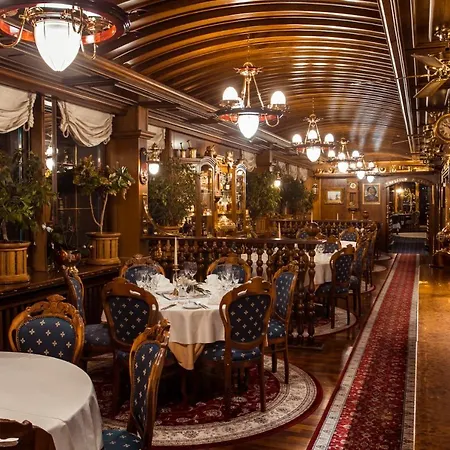 Úszó hotel Admiral 3*