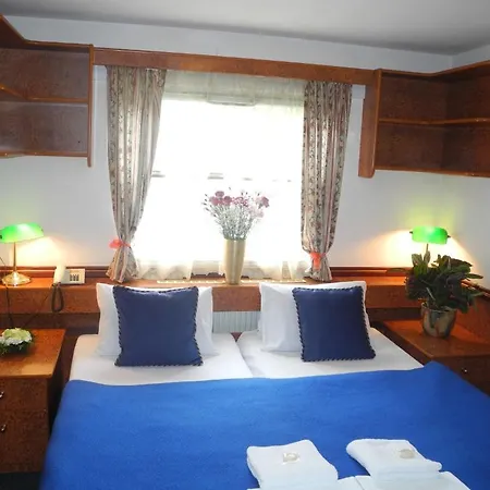 Úszó hotel Admiral
